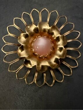 Vintage Goldtone Flower Brooch Pin With Pink Moonglow Center